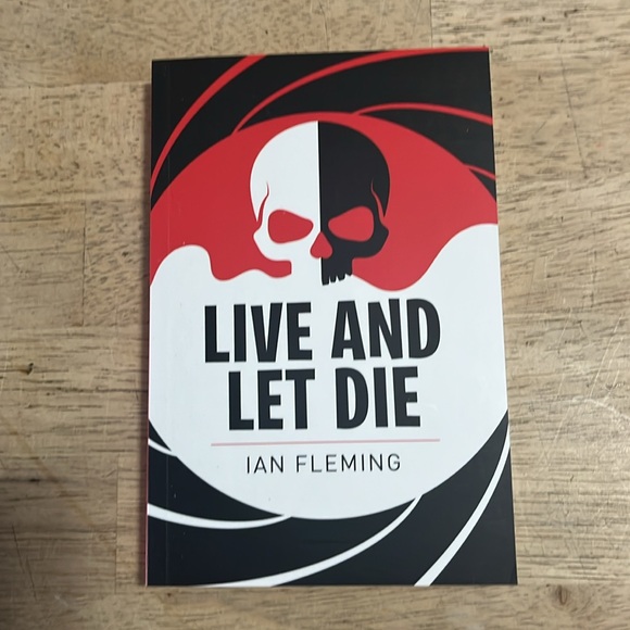 James Bond Collection Box Set - Picture 6 of 14